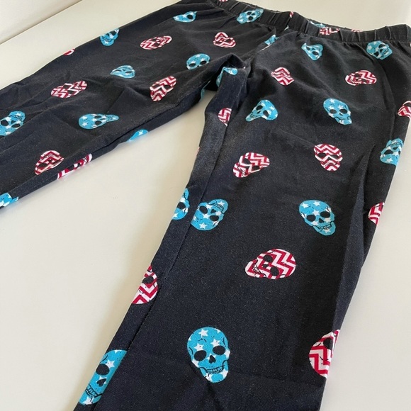 No Boundaries American Skull Black Faded Low Rise Capri Leggings Juniors Small - Picture 4 of 15
